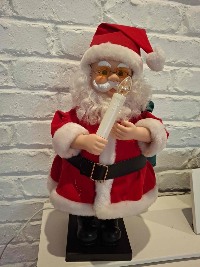 Animated Santa with yellow glasses — repair